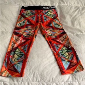 Nike pro workout cropped leggings